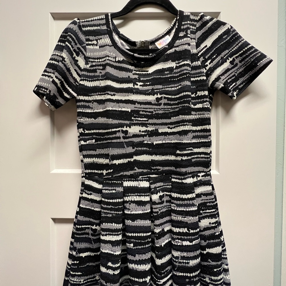 BNWT LuLaRoe size small Amelia Dress